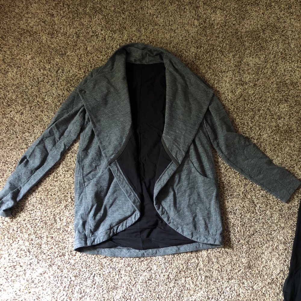 🍋 Lululemon Wrap Jacket